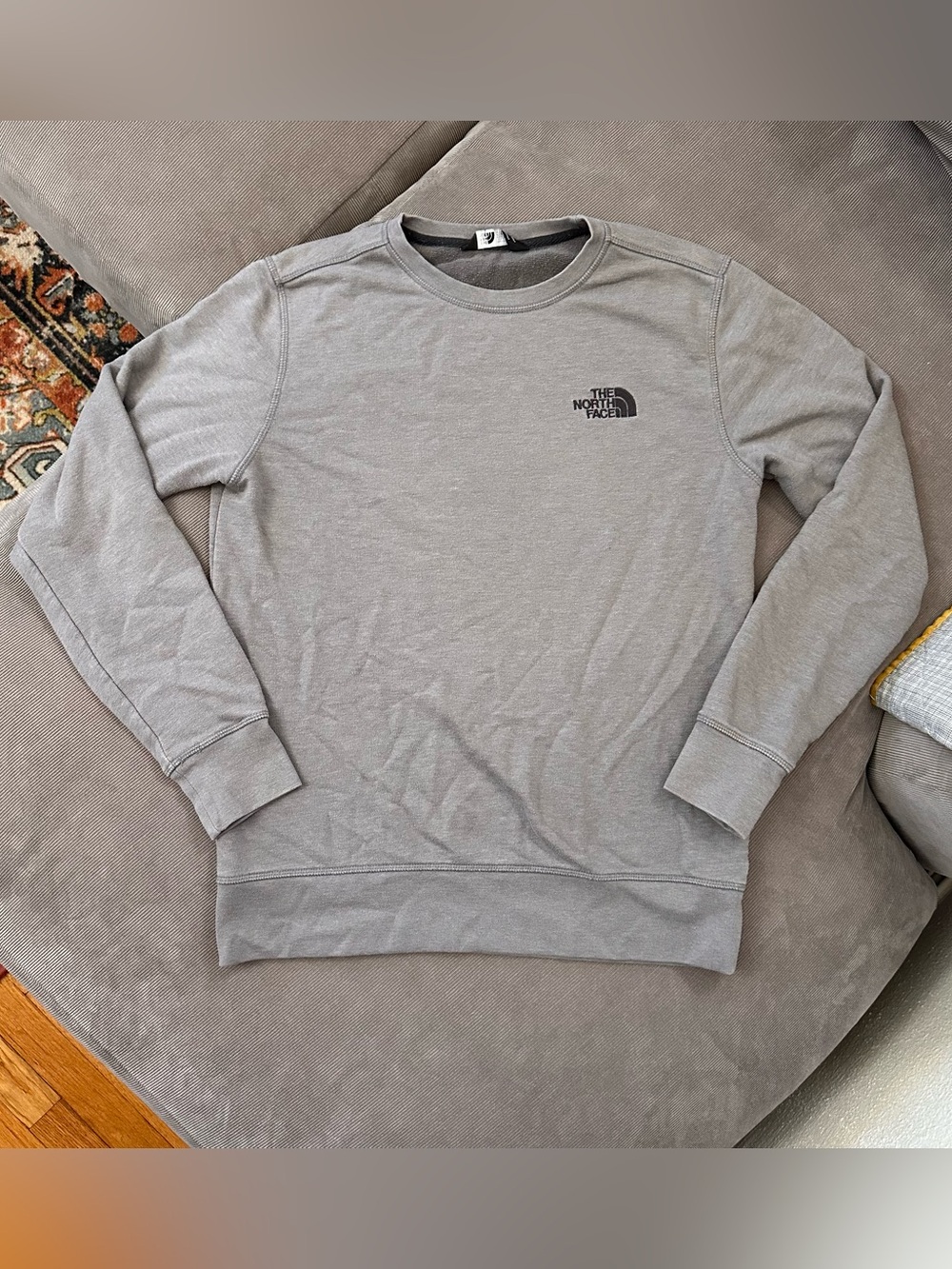 The North Face Men’s Crewneck Sweatshirt Medium Gray Outdoor Embroidered Logo